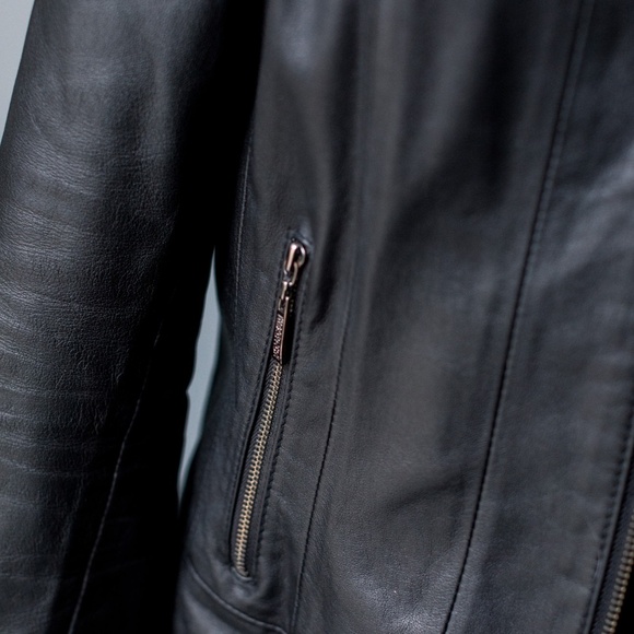 Black Leather Cropped Moto Jacket - Women's Size Small - Kenneth Cole Reaction - Picture 5 of 11